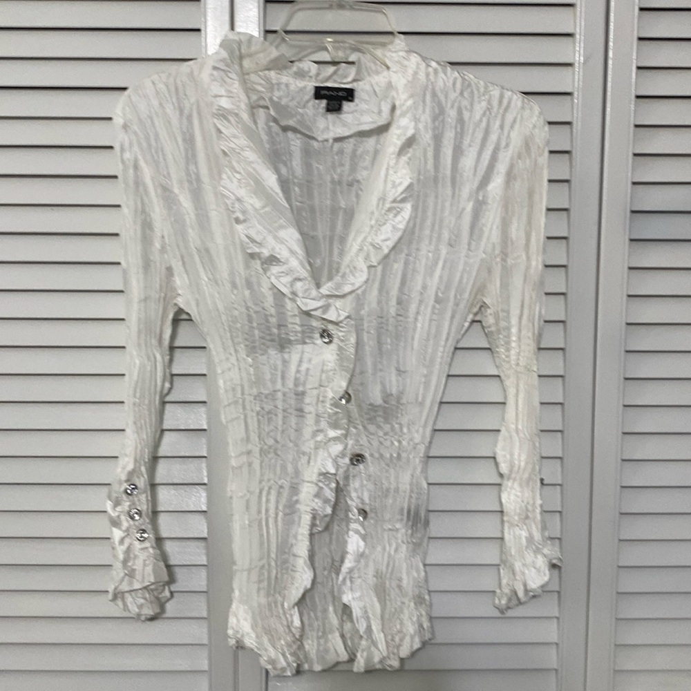 Pretty holiday top ribbed  ,gem buttons on sleeves and button down front,